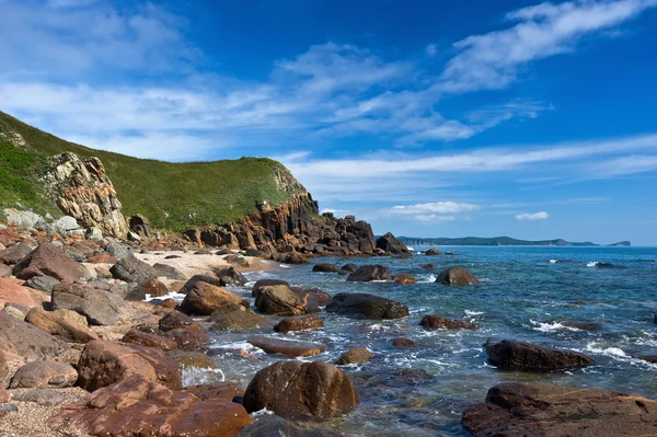 Ljus dag på stranden av East Sea. — Stockfoto