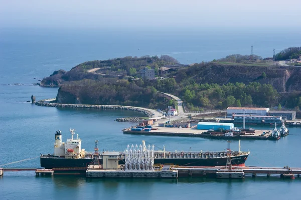 Tanker Pacific Oasis at the oil terminal. Nakhodka Bay. East (Japan) Sea. 21.05.2012 — Stock Photo, Image