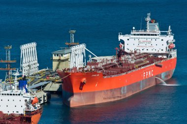 Petrol terminal şirketi Rosneft yakınındaki tanker Fpmc20. Nakhodka Bay. Doğu (Japonya) deniz. 31.03.2014
