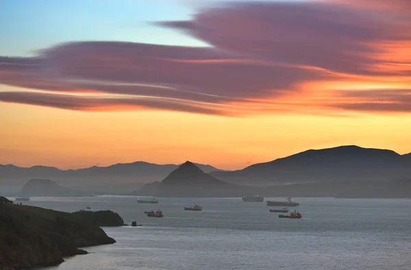 Dawn over the Bay of Nakhodka. — Stock Photo, Image