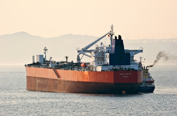 Zaliv Vostok tanker bunkering tanker Zaliv Aniva on the roads. . East (Japan) Sea. 04.05.2014