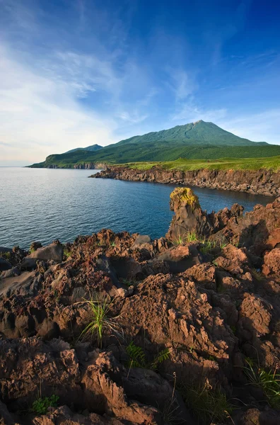 Lava veld op de kust van het eiland van Itoeroep. Yankito plateau. — Stockfoto