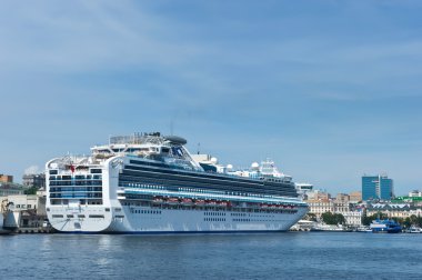Vladivostok, Rusya - 02.09. 2015: yolcu gemisi Diamond Princess bağlantı noktası Vladivostok içinde. Doğu (Japonya) deniz. Rusya. 02.09.2015