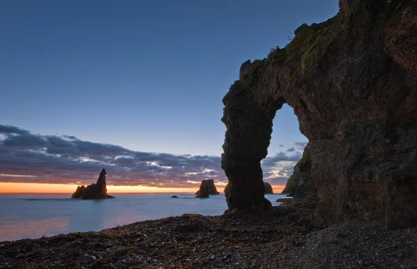 巨大な岬近くの夜明け. ロイヤリティフリーのストック画像