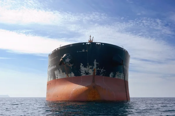 Granelero FMG Cloudbreak anclado en las carreteras. Bahía Nakhodka. Mar del Este (Japón). 17.09.2015 — Foto de Stock