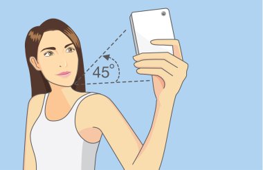 Kadın denemek mükemmel selfie fotoğraf çekme için.