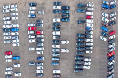 Yeni bir otoparkın havadan görüntüsü.