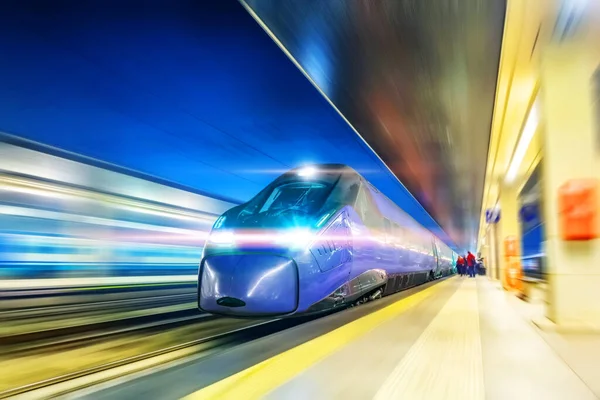 High Speed Middernacht Express Rent Door Stad Nachtstation — Stockfoto