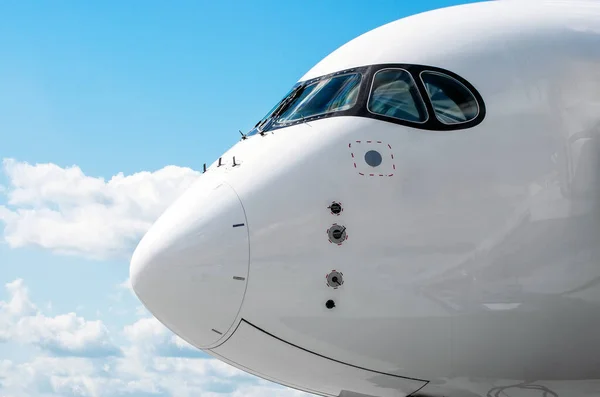 Pasajero Avión Nariz Cabina Azul Nubes Cielo — Foto de Stock