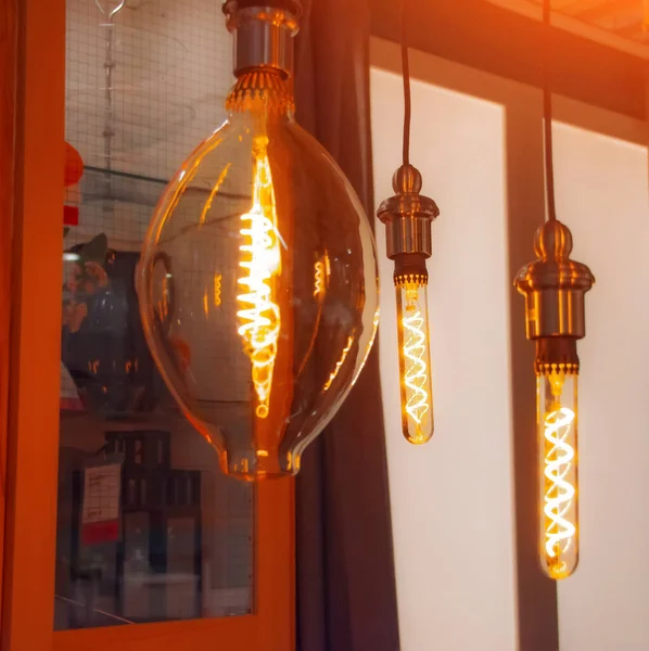 Vintage Lampen Mit Einer Leuchtenden Led Spirale Form Von Glühbirnen — Stockfoto