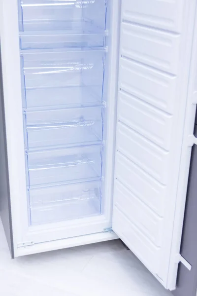 Пустые Белые Морозильники Пустая Дверь Холодильника Открыта — стоковое фото