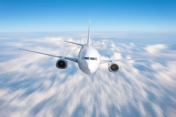 Airplane Flies Rapidly Clouds High Sky Front View Straight — Stock Photo, Image