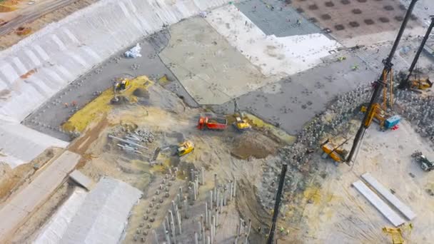 Výstavba Stadionu Výstavního Komplexu Arény Těžké Stroje Pro Řízení Pilířů — Stock video