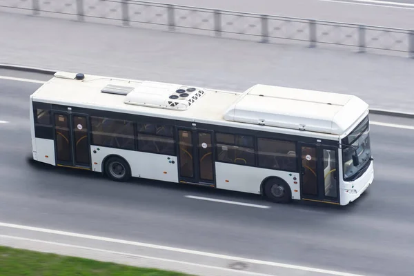 Міський Автобус Подорожує Шосе Вид Повітря — стокове фото