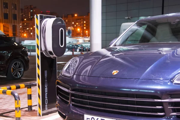 Porsche Turbo Elektrische Auto Opladen Met Een Hoog Vermogen Opladen — Stockfoto