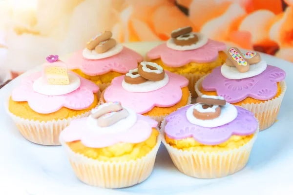 Pastelaria Cupcakes Com Cobertura Forma Bolos Doces Pastelaria — Fotografia de Stock