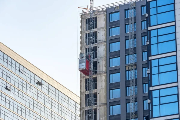 Elevador Construção Fora Fachada Edifício Vários Andares Construção — Fotografia de Stock