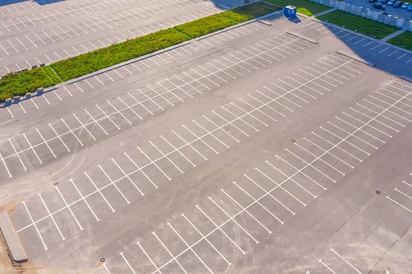 Estacionamento Vazio Gratuito Para Carros Livre Uma Nova Área Residencial — Fotografia de Stock