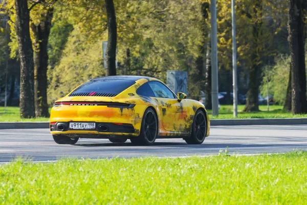 Yellow Porsche 911 Carrera Driving City Street Russia Saint Peterburg — Stock Photo, Image