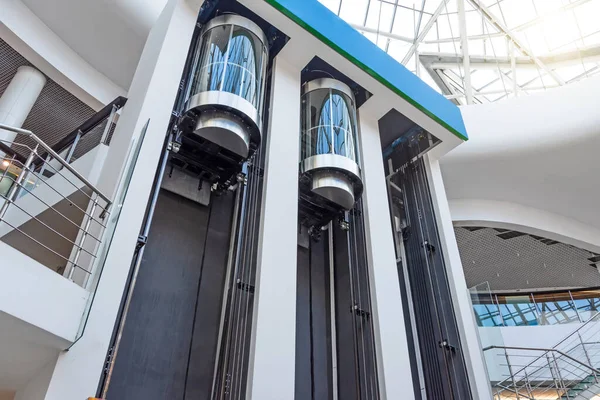 Ascenseurs Avec Blocs Béton Contrebalancés Construction Mécanisme Ascenseur Dans Centre — Photo