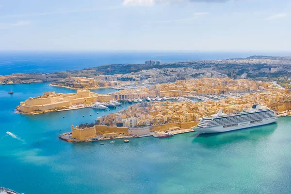 Вид Высоты Воздуха Мальту Валлетта Биргу Плавучий Пассажирский Круизный Лайнер — стоковое фото