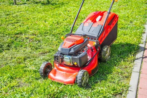 Grasmaaier Het Werken Het Gras — Stockfoto