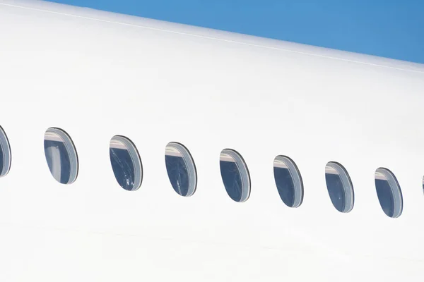 Okna Bílém Letadle Trup Venkovní — Stock fotografie