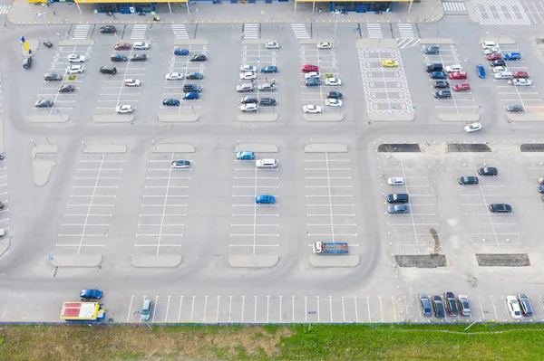 Légi Felvétel Parkolóra Sok Autó Szupermarket Vásárlók Város Élelmiszerbolt — Stock Fotó