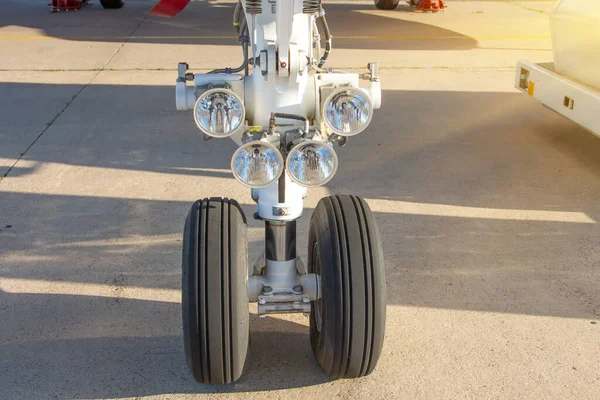 Front Landing Gear Wide Body Passenger Airliner — Stock Photo, Image