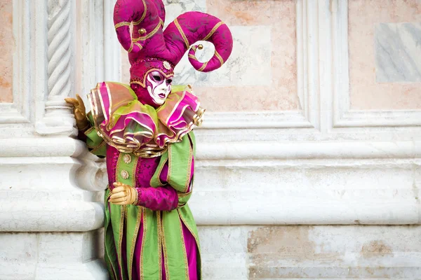 VENISE - 14 janvier : Une personne non identifiée en costume de carnaval assiste au Carnaval de Venise, 14 janvier 2015 à Venise, Italie  . — Photo