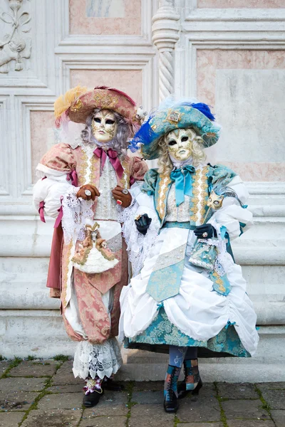 VENISE - 14 janvier : Une personne non identifiée en costume de carnaval assiste au Carnaval de Venise, 14 janvier 2015 à Venise, Italie  . — Photo