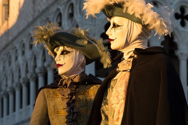 Venedig-14 januari: en oidentifierad person i en karneval kostym deltar i slutet Carnival i Venedig, 14 januari, 2015 i Venedig, Italien . — Stockfoto