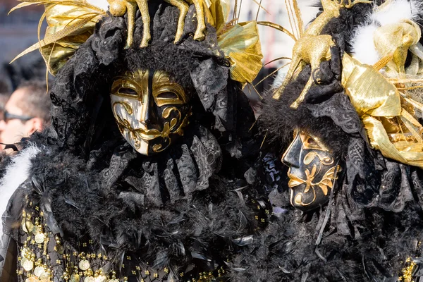 VENECIA - 14 de enero: Una persona no identificada en un disfraz de carnaval asiste al fin Carnaval de Venecia, 14 de enero 2015 en Venecia, Italia  . — Foto de Stock