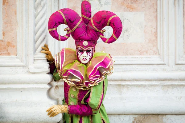Wenecja-14 stycznia: niezidentyfikowana osoba w kostiumie karnawałowym uczęszcza na koniec karnawał w Wenecji, 14 stycznia 2015 w Wenecji, Włochy . Obrazy Stockowe bez tantiem