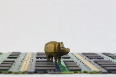 Altın şans tılsımı bilgisayar bileşeni ile boşaltmak