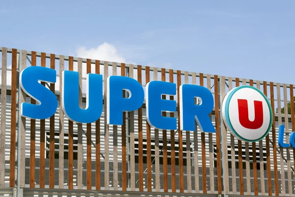 Letras Super U en un supermercado en París — Foto de Stock