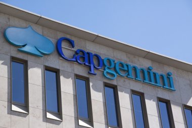bir duvara harfler capgemini