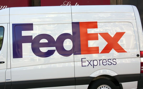 FedEx på en transport-buss — Stockfoto