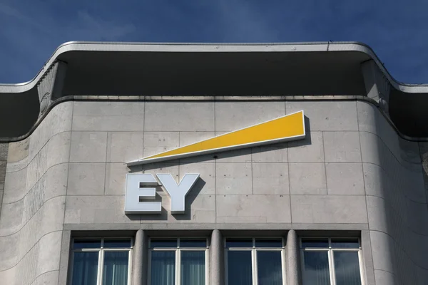 Facade of the ey building in Amsterdam — Stock Photo, Image