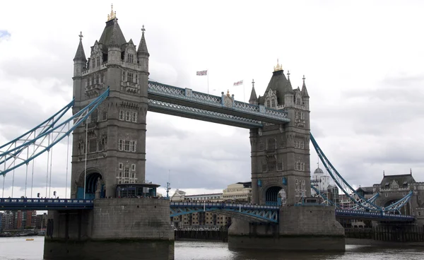 Puente de la torre en Londres Reino Unido — Foto de Stock