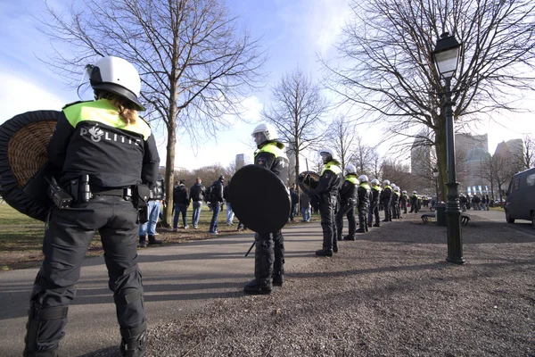 Line of riot police — Stock Photo, Image