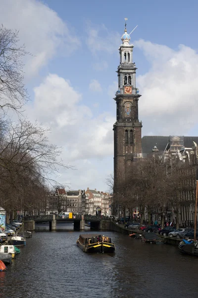 Prinsengracht ontmoette westertoren nl canalboat — Stockfoto