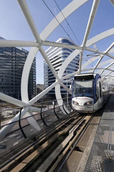 Lightrail nos príncipes beatrixlaan na Holanda de Haia — Fotografia de Stock