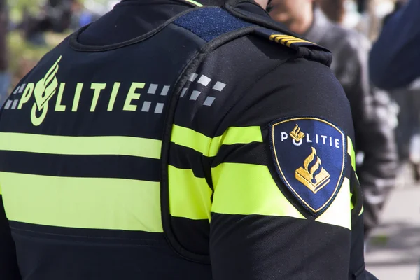 Holländsk polis på gatorna i Haag — Stockfoto