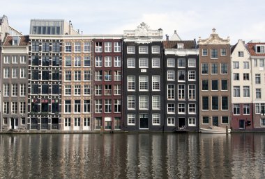 Rokin kanalında Amsterdam Hollanda görüntülemek