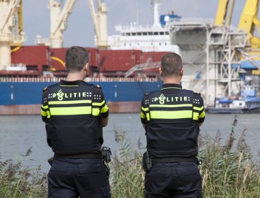 Polis devriye Rotterdam limanında