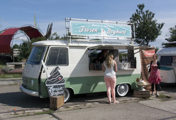 Bevroren yoghurt voedsel vrachtwagen — Stockfoto