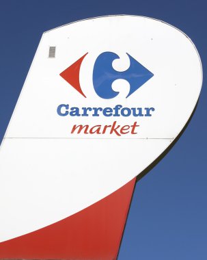 Paris'te Carrefour hypermarche iz