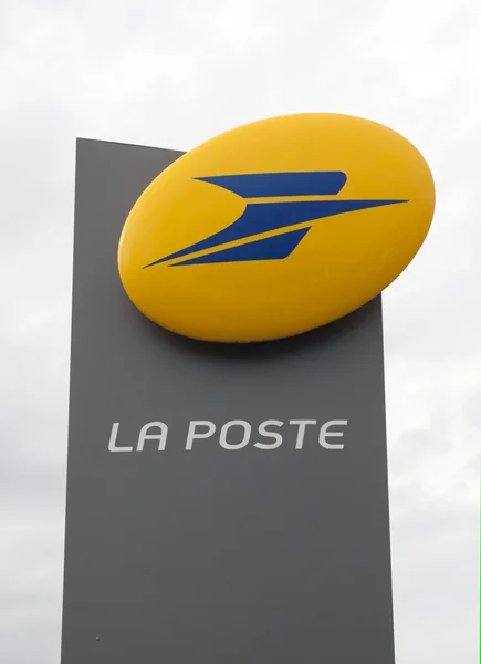 Sinal de la poste o serviço postal francês — Fotografia de Stock