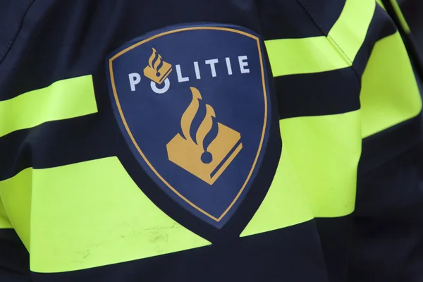 Badge op een uniform van een Nederlandse politie-officier — Stockfoto
